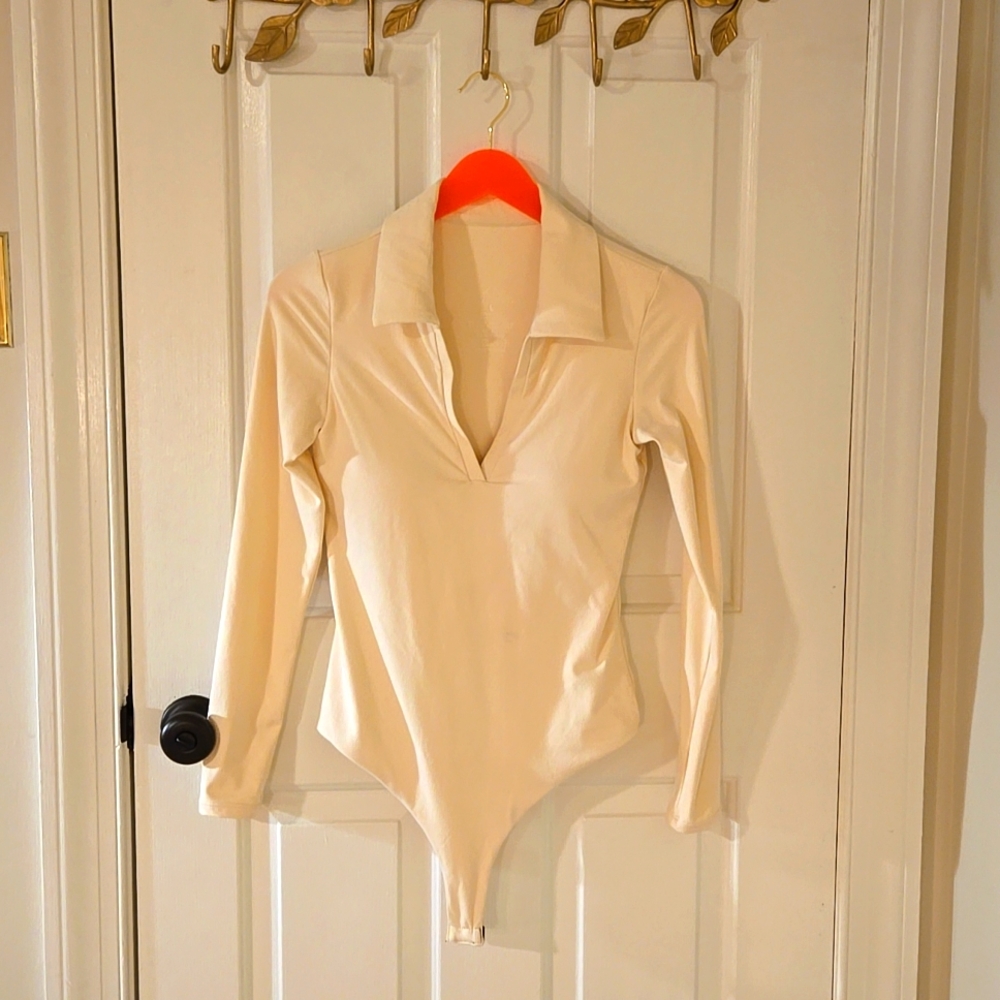 Klassy Network V neck polo long sleeve bramisuit - cream - size L, EUC
